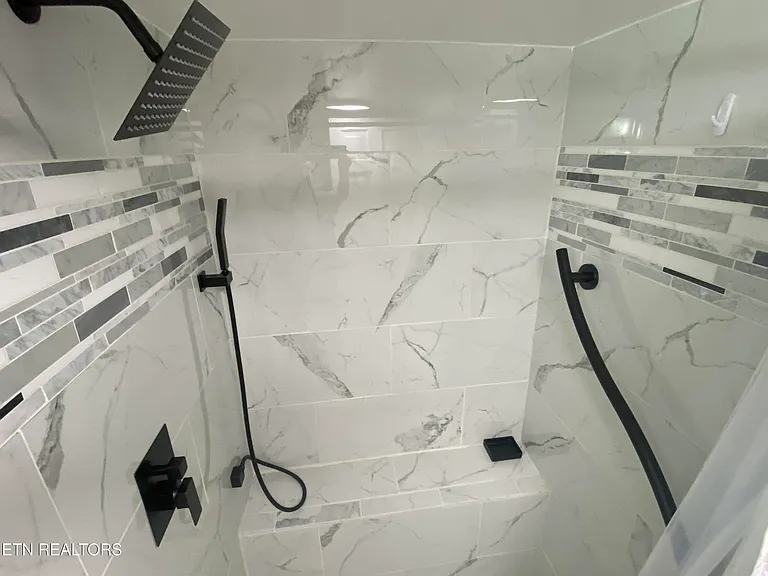 6 Lakeshore Ct #97 — Photo 16