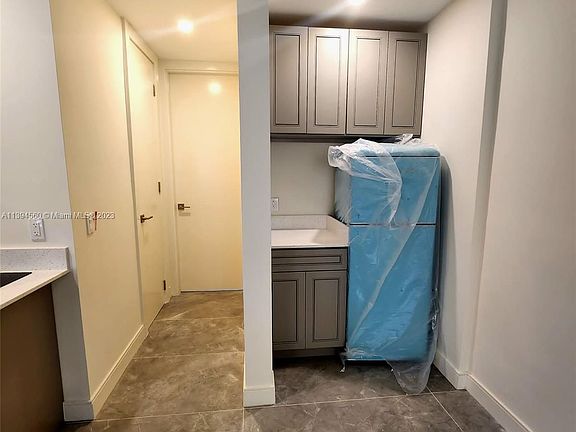 2nd image of 415 E Oakland Park Blvd #1