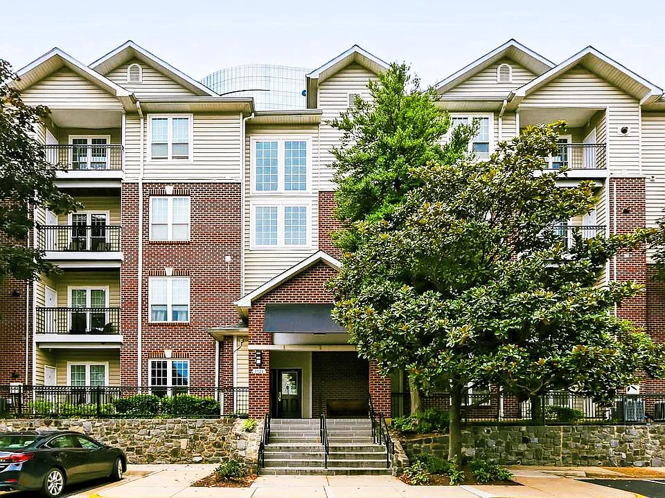1521 Spring Gate Dr #10109