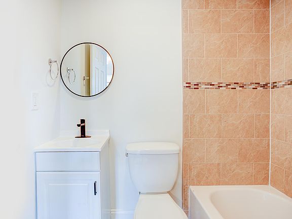 4th image of 2246 N Sydenham St #1