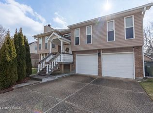 9104 Raintree Dr, Louisville, KY 40220