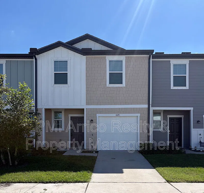 3 bed, 2.5 bath, 1421 sqft, $2,195 — Photo 1