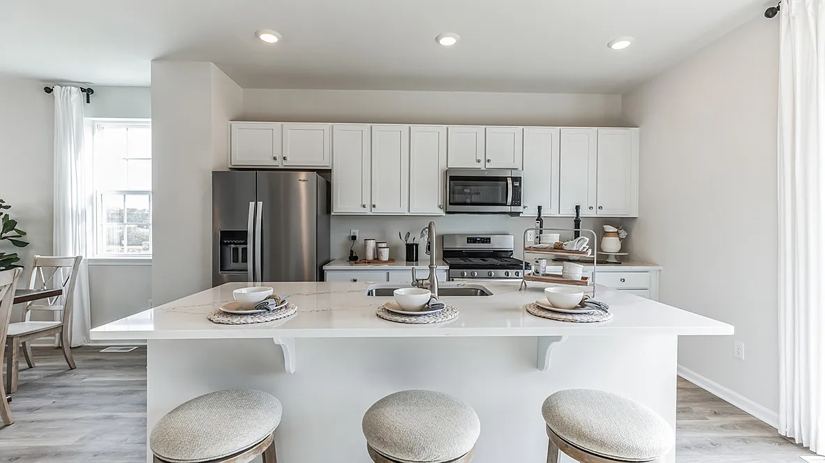 3 bed, 1969 sqft, $3,200 — Photo 2
