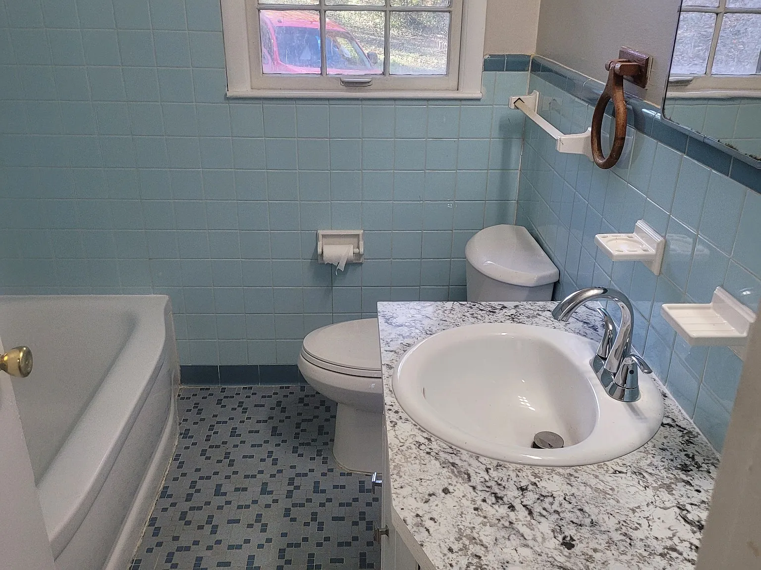 527A Donald St — Photo 4