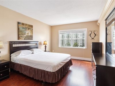 400 Kings Point Dr APT 521, Sunny Isles Beach, FL, 33160