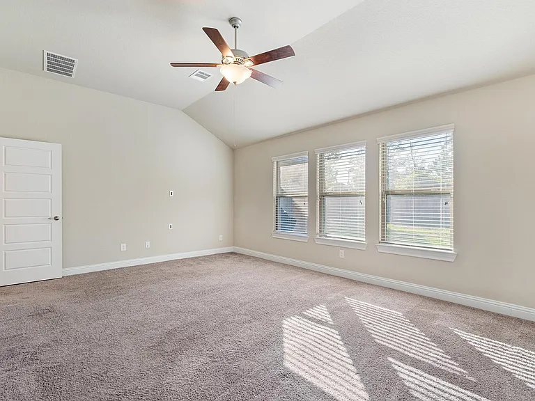 18716 Laurel Hills Dr — Photo 16