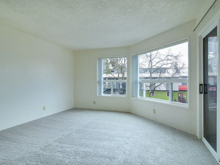 Hess Apartments — Photo 24
