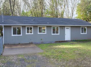 140 Tracy Ln, Cave Junction, OR 97523