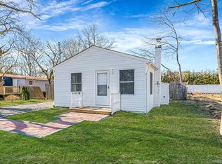 42 Oak Drive, Riverhead, NY 11901