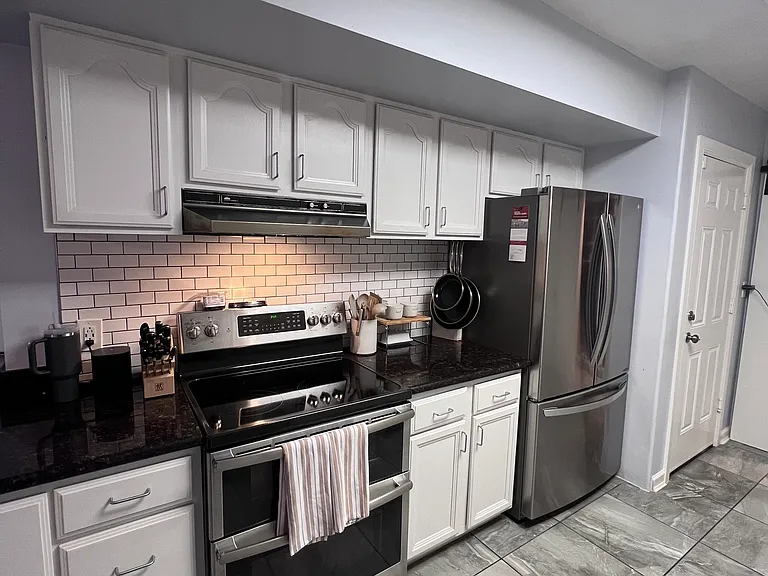 1432 W 6th St — Photo 13