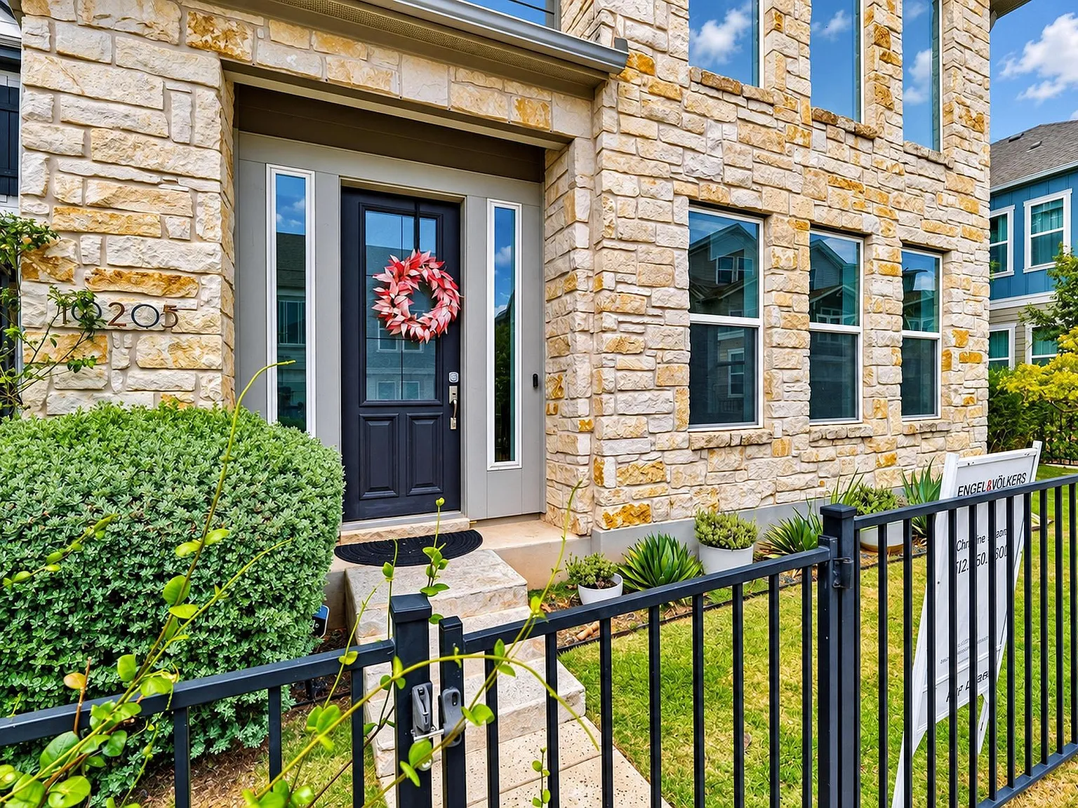 4 bed, 3.5 bath, 2769 sqft, $3,400 — Photo 2