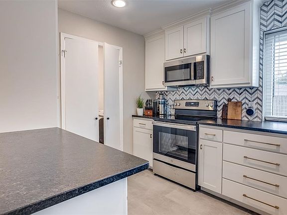 3rd image of 4302 Woodmeadow Ct