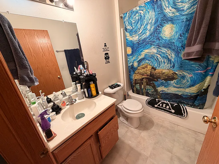 Shared bathroom on the second floor