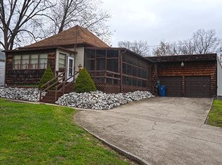 721 N Pear St, Mount Carmel, IL 62863