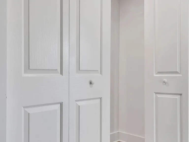 402 England St E — Photo 17