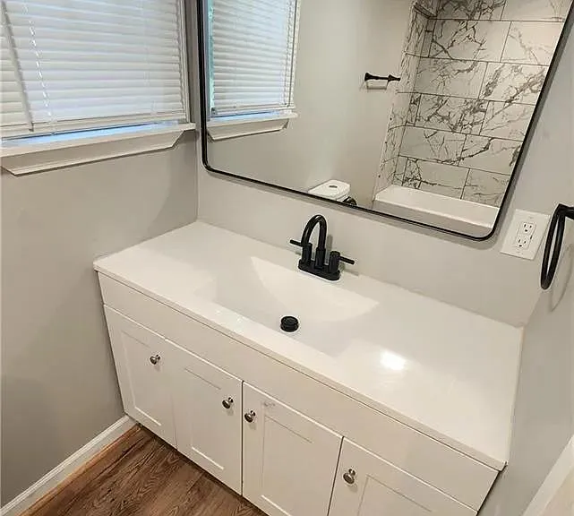 633 Irving Ave — Photo 5
