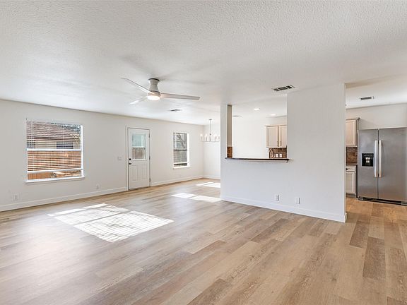 4th image of 109 Orange Tree Ln