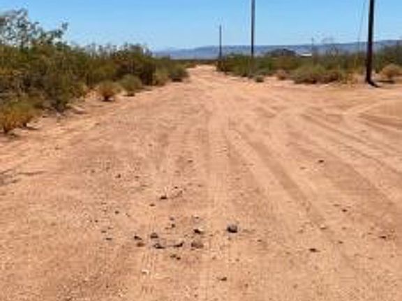Exterior Neighborhood (street photo)