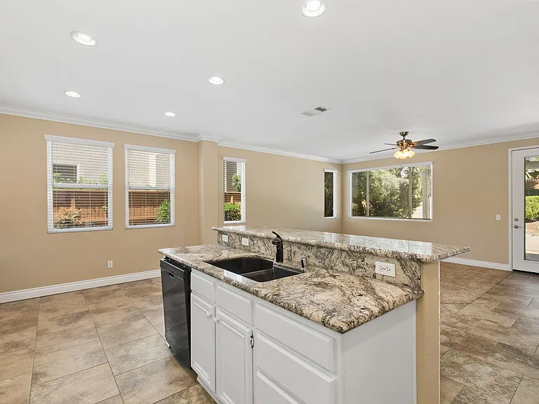 43493 Dodaro Dr — Photo 16