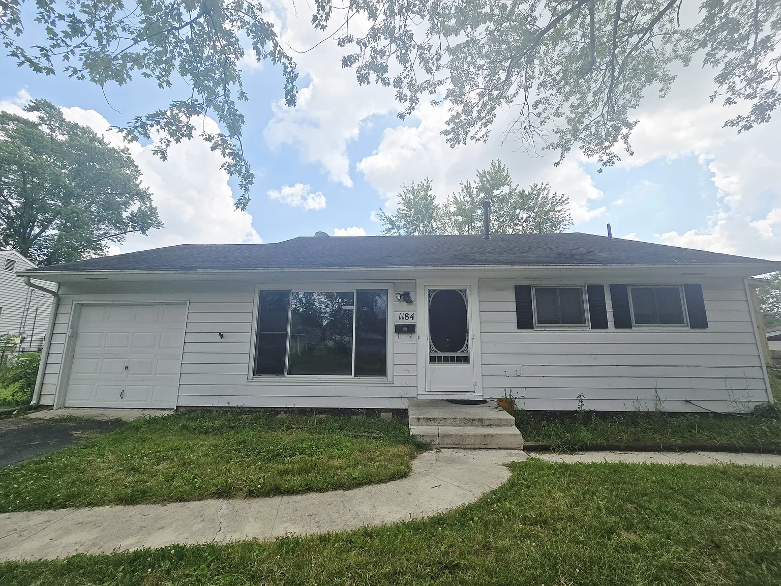 1184 Manfeld Dr photo 1