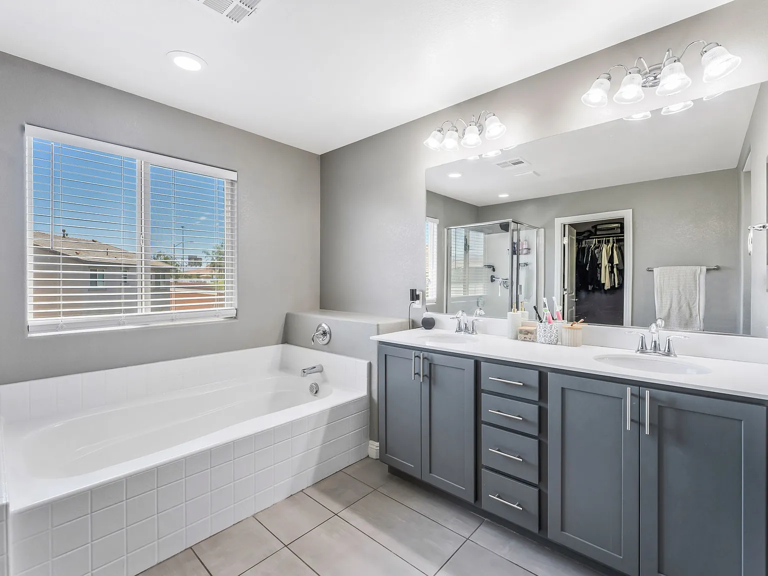 3 bed, 2071 sqft, $2,750 — Photo 3
