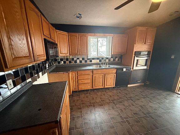3rd image of 1747 Tennis Ct
