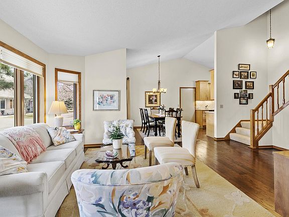 2nd image of 2540 Sumac Cir