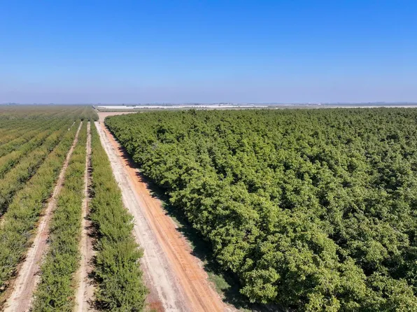 8651 Corona Ave, Laton, CA 93242