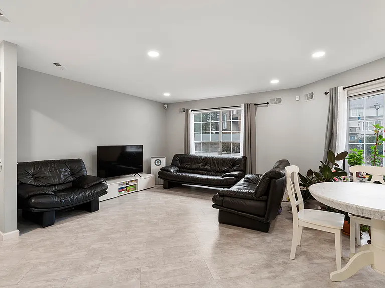 223 Village Circle Dr #223 — Photo 2