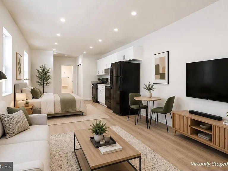 714 S Broadway — Photo 1