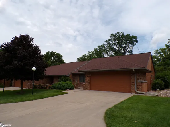 2020 Elmcrest Dr, Marshalltown, IA 50158