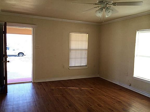 3rd image of 818 Lillius St