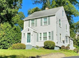 8 Oakland Ave, Farmington, CT 06032