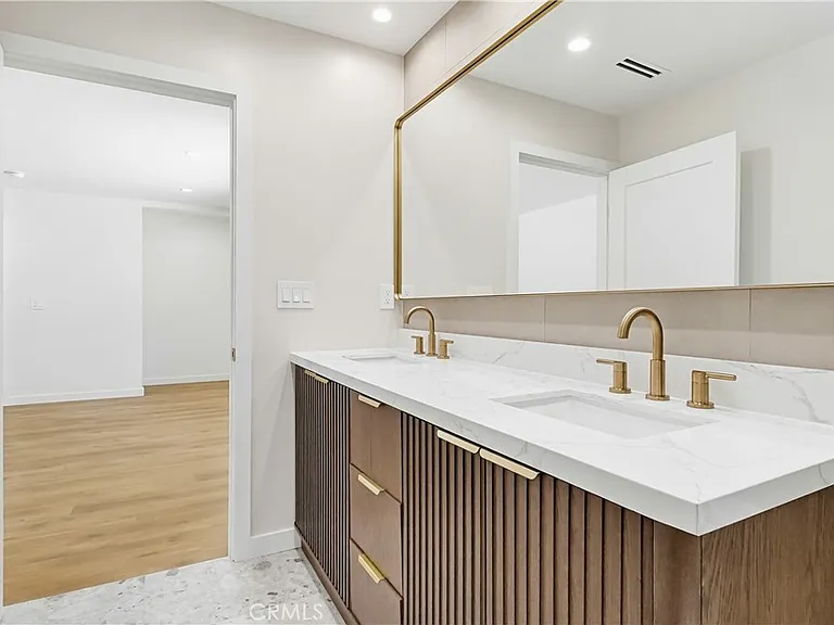 5440 Alcove Ave — Photo 32