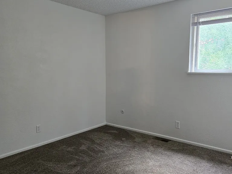 11657 Lincoln St — Photo 17