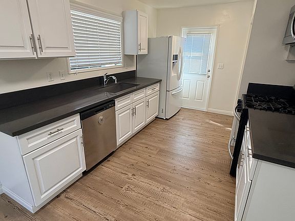 3rd image of 1848 Stevely Ave
