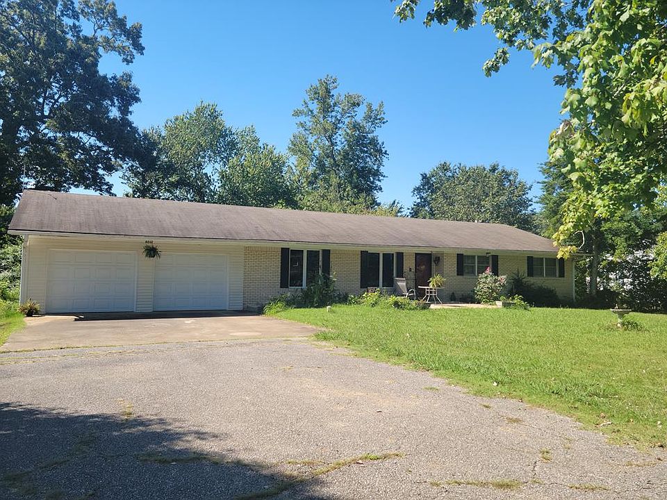 1st image of 806 Memorial Dr