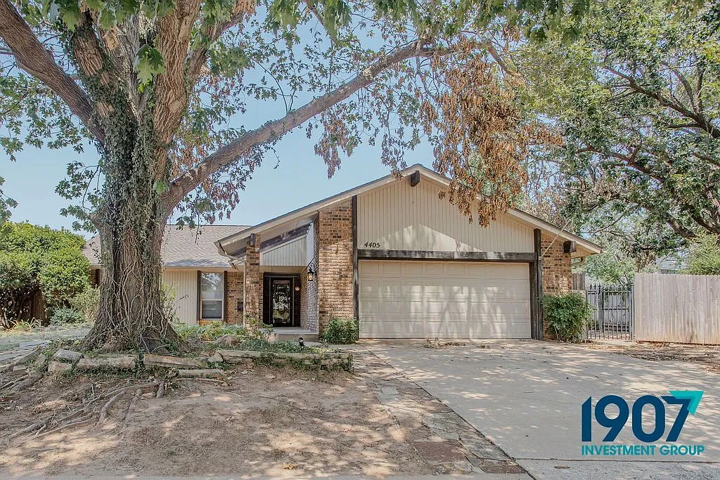 3 bed, 2.0 bath, 2000 sqft, $1,749 — Photo 1