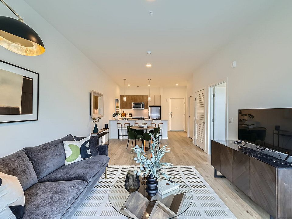 Seamlessly Connected Living & Dining