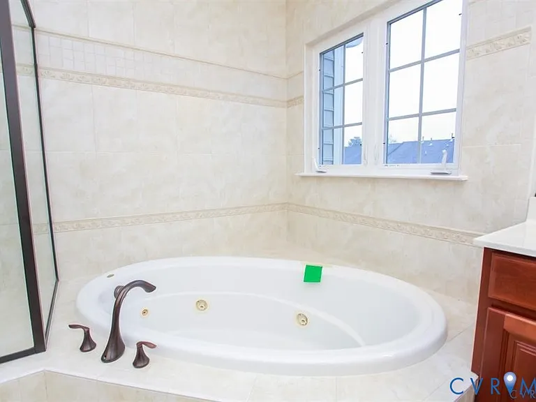 2910 Murano Way — Photo 12