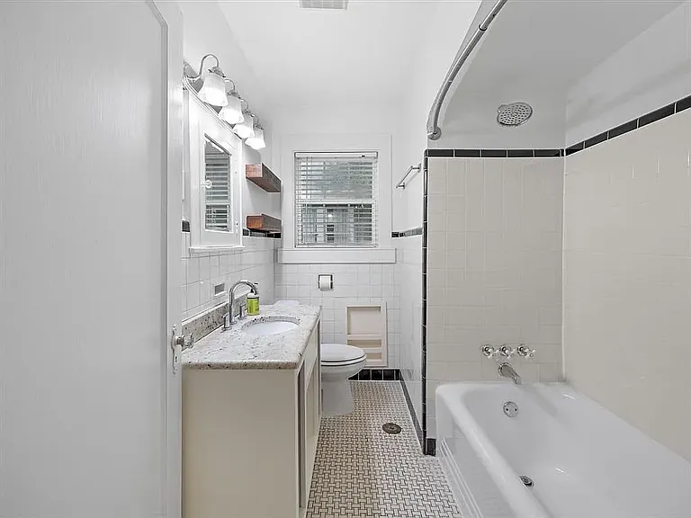 3221 Greene Ave — Photo 10