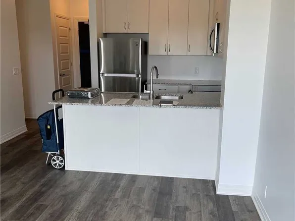 102 Grovewood Cmn #320, Oakville, ON L6H 0X2