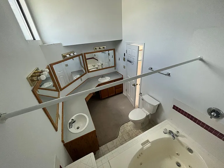 341 E D L Sargent Dr — Photo 5