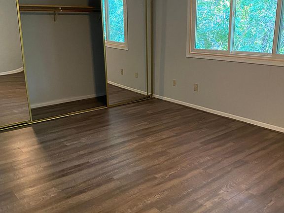 5th image of 610 Oak Park Ln #1