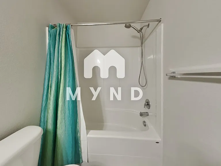 2138 NE Four Seasons Ln — Photo 17