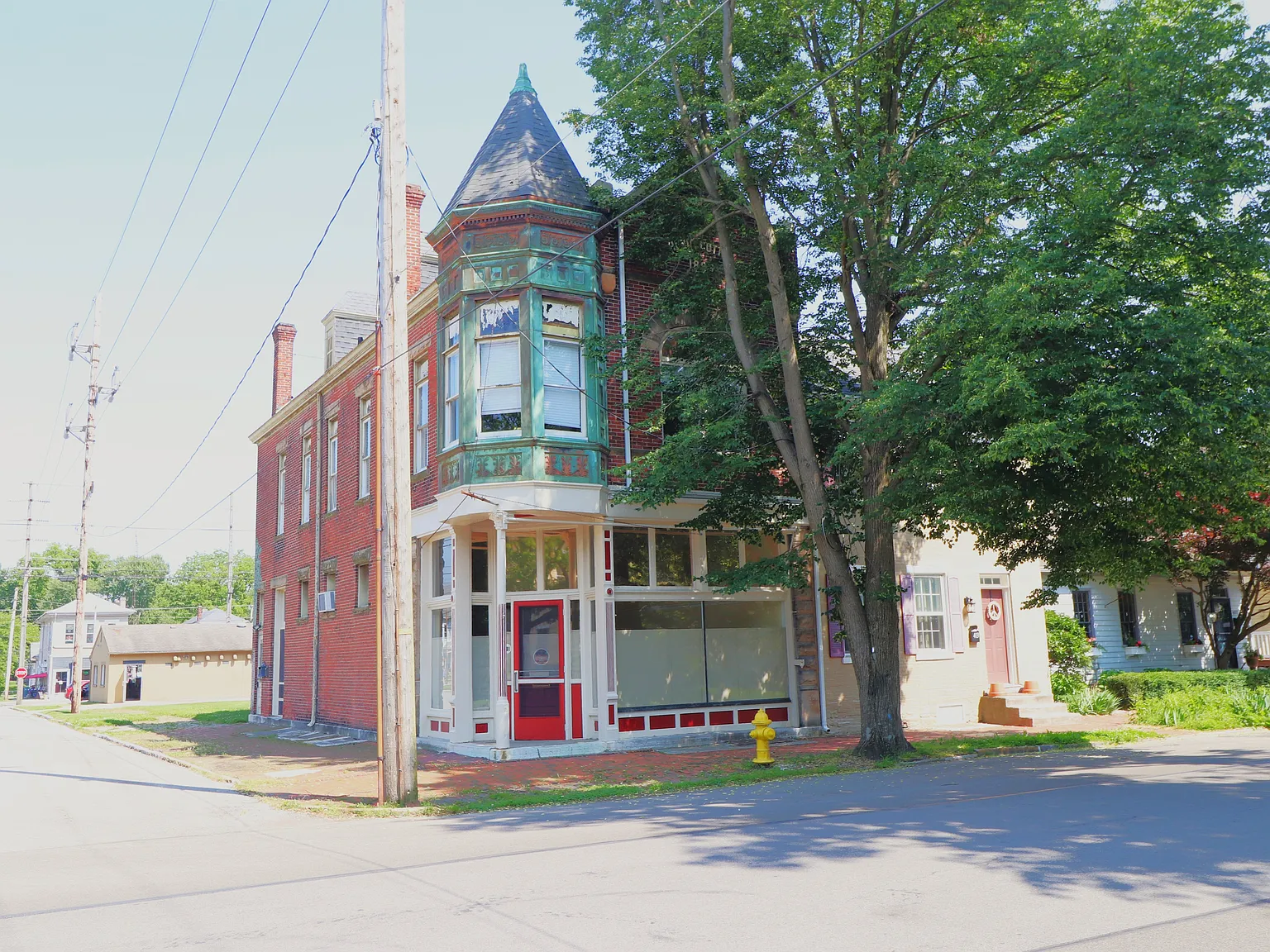 Historic Apartment Building — Photo 4