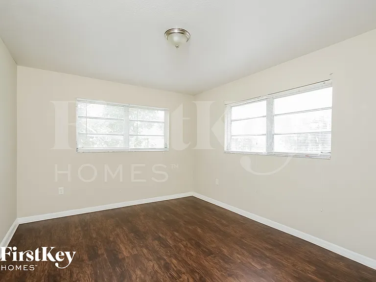 22363 Catherine Ave — Photo 9