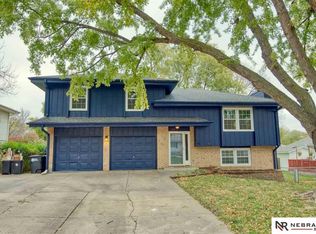 10516 S Cir, Omaha, NE 68127