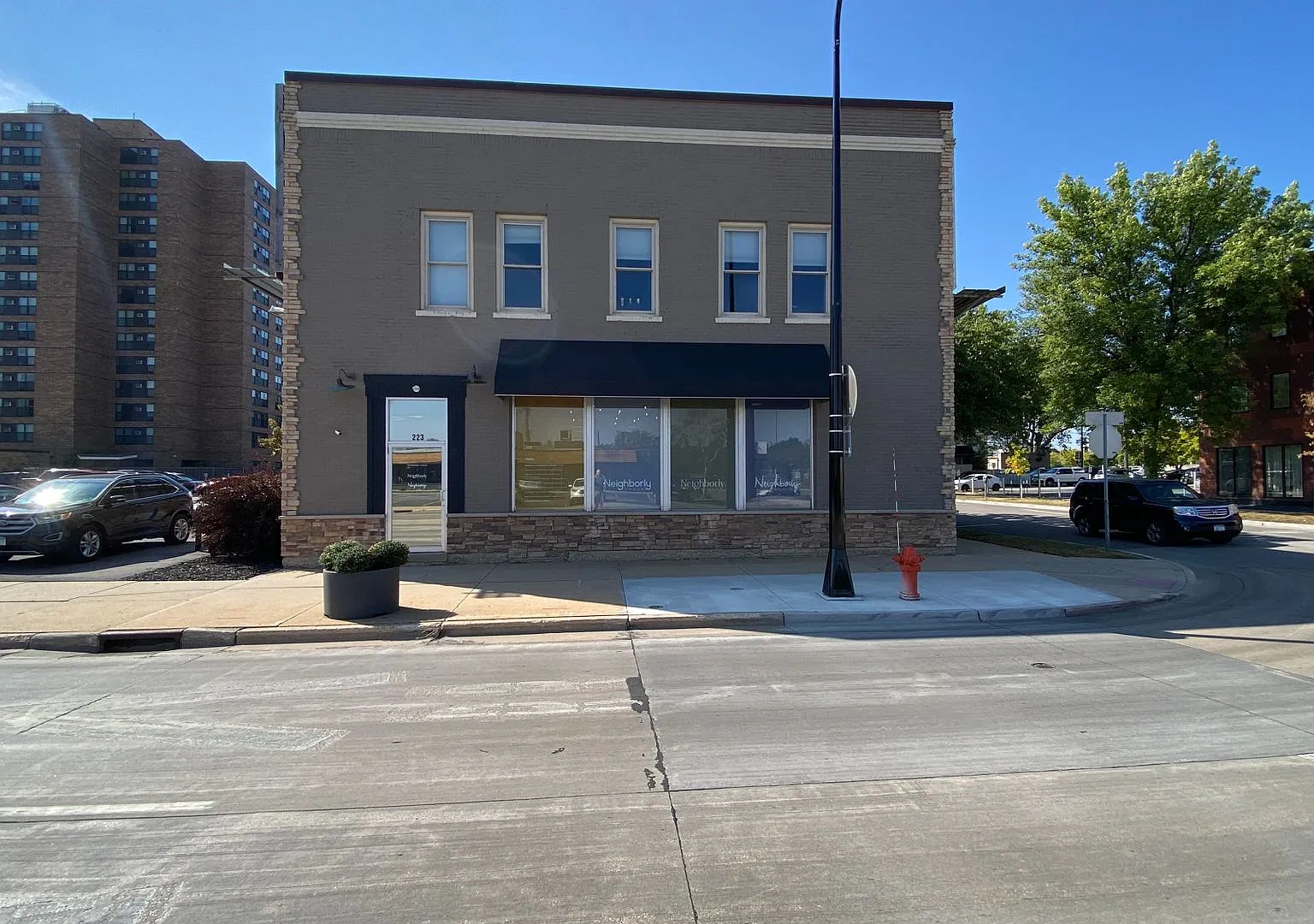 New Luxury Downtown 2 Bedroom Apartment with Indoor Garage — Photo 3