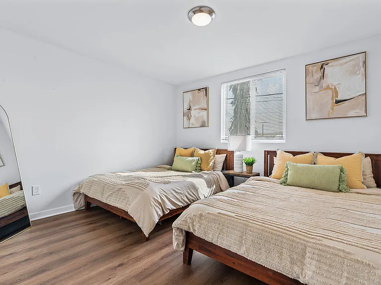 122 N Rowan Ave — Photo 6